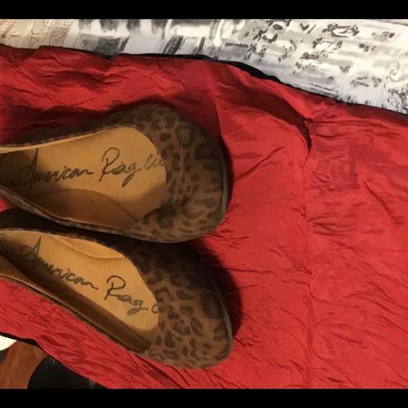 Leopard Print Flat Shoes - Picture 2 of 9